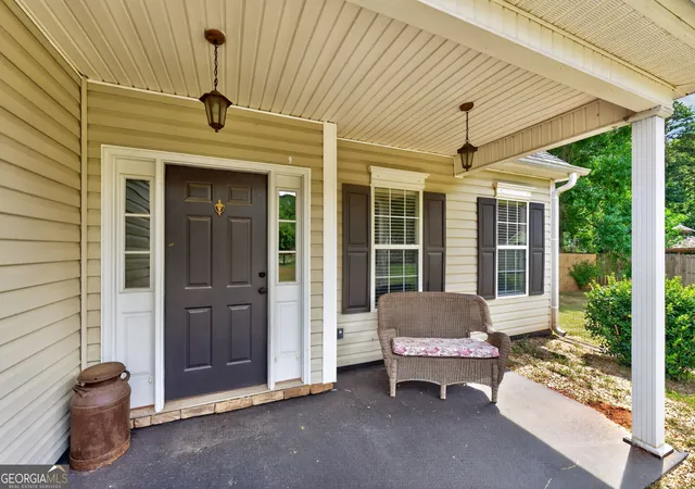 Photo 4 of Single family home for sale at 30 Candlewood Ct, Newnan, GA 30265 | MLS# 10838126 | Listing updated on 2026-10-29