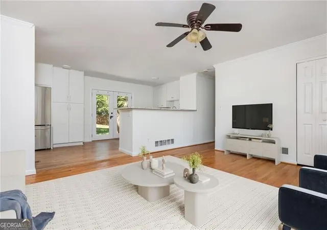 Photo 3 of Single family home for sale at 2720 Carolyn Dr SE, Smyrna, GA 30080 | MLS# 10843388 | Listing updated on 2026-09-10