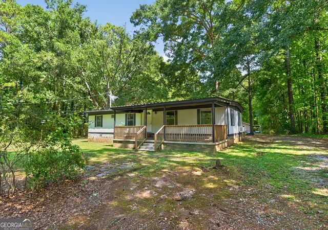 Photo 3 of Sale Pending at 135 White Oak Rd, Newnan, GA 30265 | MLS# 10851288 | Listing updated on 2026-10-07