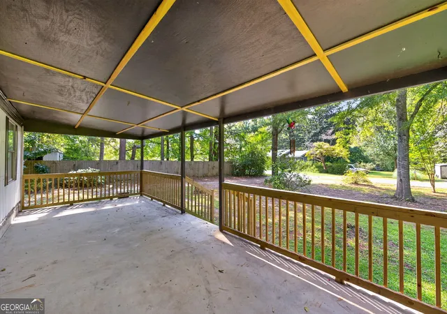 Photo 4 of Sale Pending at 135 White Oak Rd, Newnan, GA 30265 | MLS# 10851288 | Listing updated on 2026-10-07