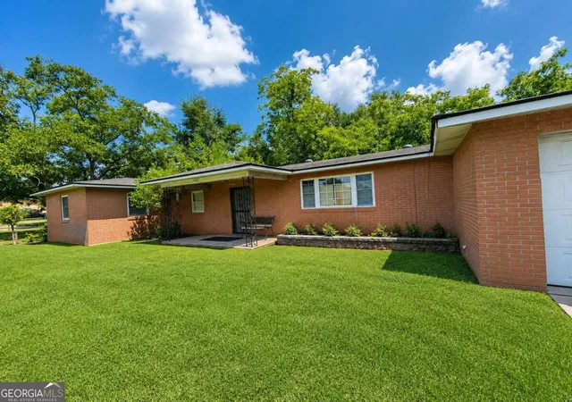 Photo 1 of Single family home for sale at 1002 N Carroll St, Albany, GA 31705 | MLS# 10847251 | Listing updated on 2026-09-30