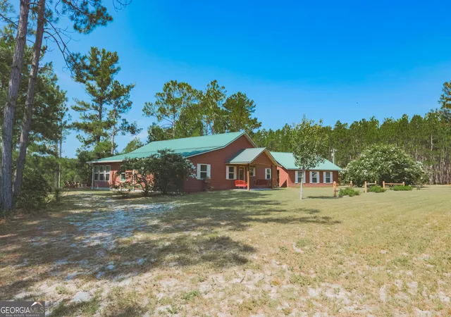 Photo 2 of Single family home for sale at 3733 Oak Hl Rd, Blackshear, GA 31516 | MLS# 10837877 | Listing updated on 2026-09-15