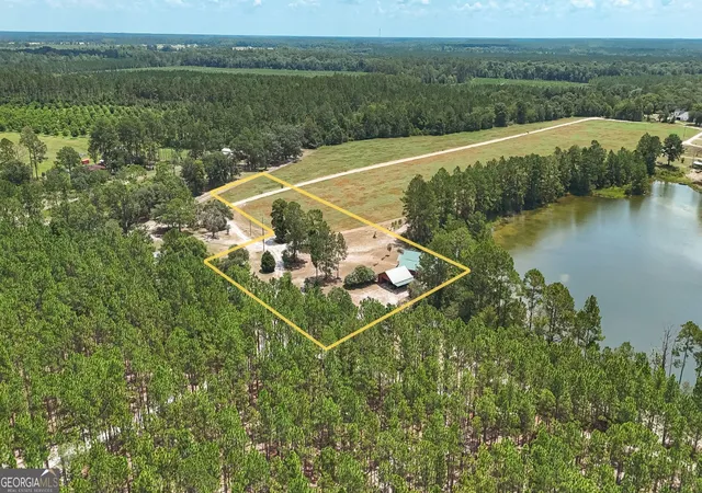 Photo 3 of Single family home for sale at 3733 Oak Hl Rd, Blackshear, GA 31516 | MLS# 10837877 | Listing updated on 2026-09-15