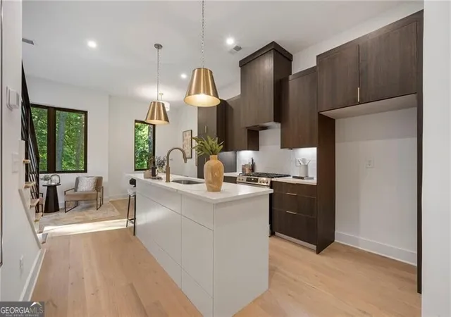 Listing Photo 3 - Condo for sale in building located at 1169 Penny Ln, Atlanta, GA 30324