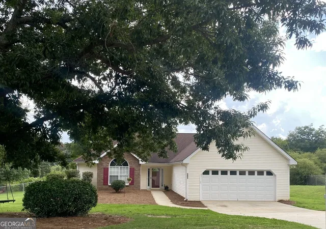 Photo 2 of Single family home for sale at 203 Cambridge Dr, Loganville, GA 30052 | MLS# 10831486 | Listing updated on 2026-09-13