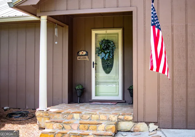 Photo 3 of Single family home for sale at 401 W Jonesville Rd, Bowdon, GA 30108 | MLS# 10836979 | Listing updated on 2026-09-26