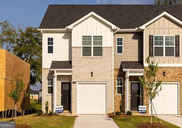 Photo 1 of Townhouse for sale at 214 Kenmore Cir, Perry, GA 31069 | MLS# 10732231 | Listing updated on 2026-09-11