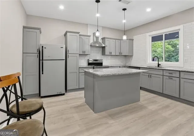 Photo 3 of Single family home for sale at 607 E Solomon St, Griffin, GA 30223 | MLS# 10837035 | Listing updated on 2026-09-15