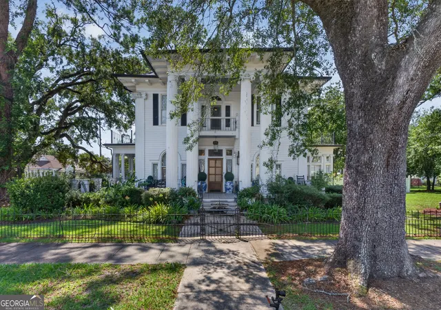 Photo 1 of Single family home for sale at 901 Carswell Ave, Waycross, GA 31503 | MLS# 10850089 | Listing updated on 2026-10-05