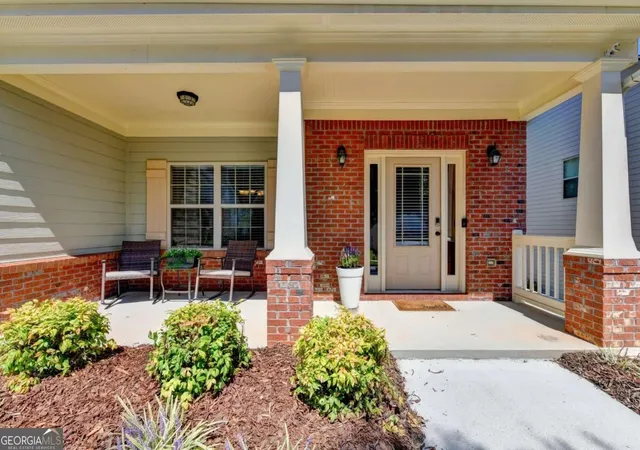 Photo 2 of Single family home for sale at 5691 Crest Hl Dr, Buford, GA 30518 | MLS# 10837991 | Listing updated on 2026-09-16