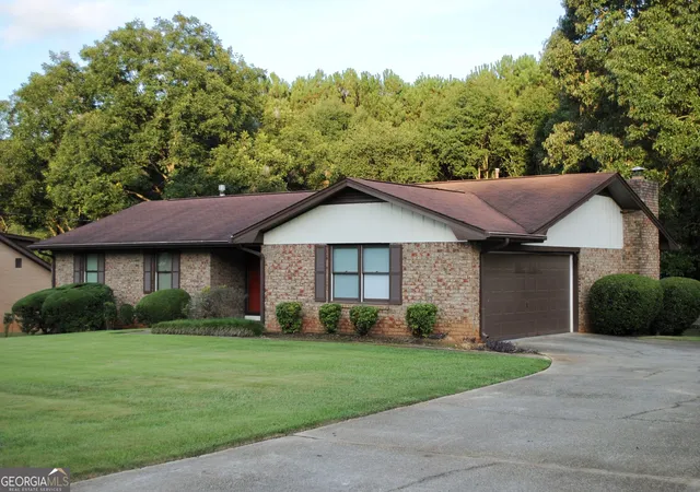 Photo 2 of Sale Pending at 2032 Merle Dr, Conyers, GA 30013 | MLS# 10847703 | Listing updated on 2026-09-26