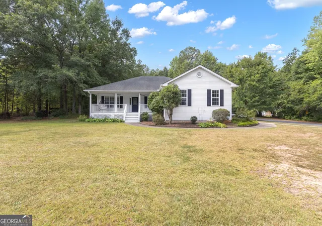 Photo 1 of Single family home for sale at 8 Melba Ct, Senoia, GA 30276 | MLS# 10846692 | Listing updated on 2026-10-06