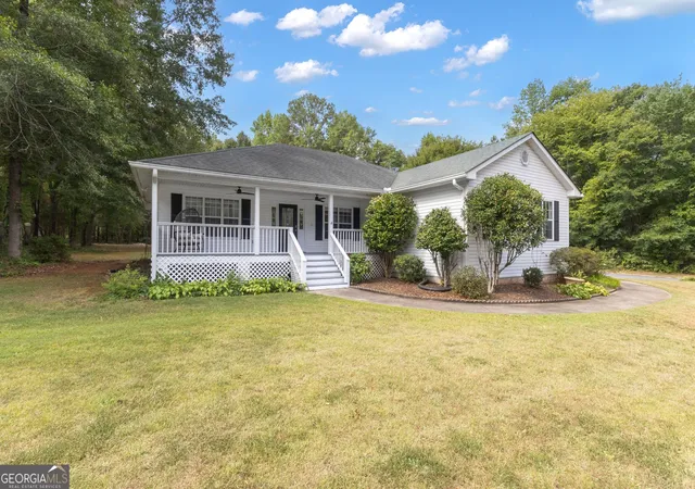 Photo 3 of Single family home for sale at 8 Melba Ct, Senoia, GA 30276 | MLS# 10846692 | Listing updated on 2026-10-06