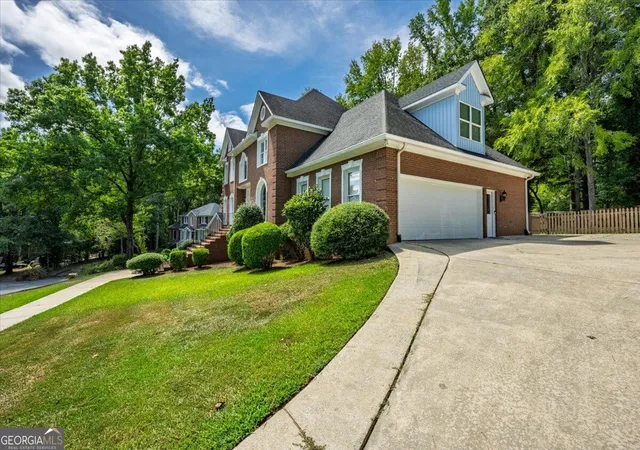 Photo 3 of Single family home for sale at 216 Hunters Hl Ct, Macon, GA 31210 | MLS# 10843620 | Listing updated on 2026-09-16