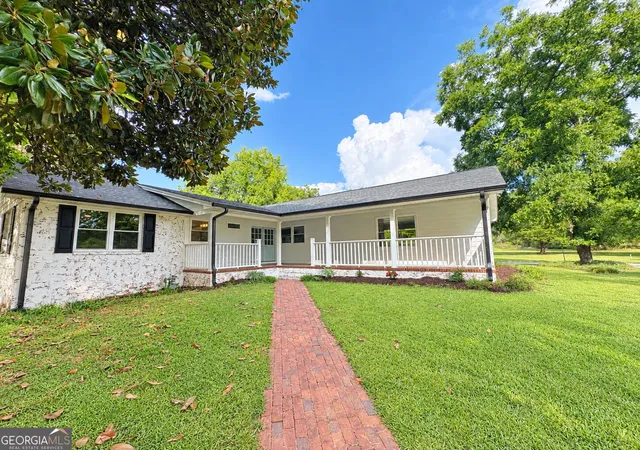 Photo 1 of Single family home for sale at 100 Williamsburg Ln, Athens, GA 30605 | MLS# 10818193 | Listing updated on 2026-09-11