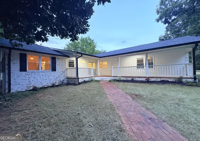 Photo 2 of Single family home for sale at 100 Williamsburg Ln, Athens, GA 30605 | MLS# 10818193 | Listing updated on 2026-09-11