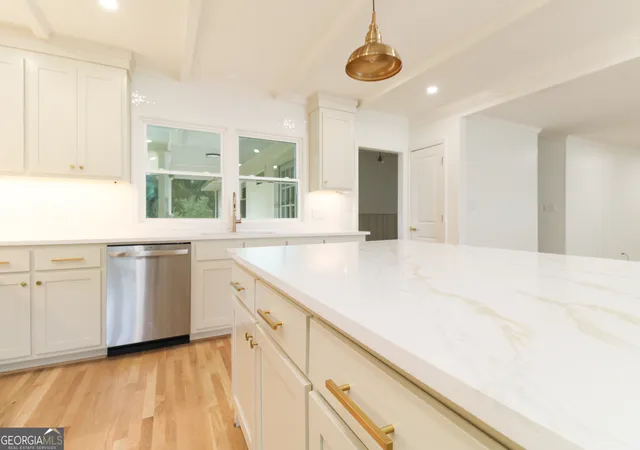 Photo 2 of Single family home for sale at 100 Williamsburg Ln, Athens, GA 30605 | MLS# 10818193 | Listing updated on 2026-10-27