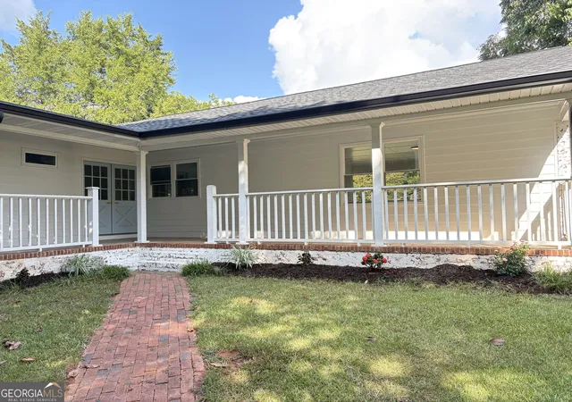 Photo 2 of Single family home for sale at 100 Williamsburg Ln, Athens, GA 30605 | MLS# 10818193 | Listing updated on 2026-09-11