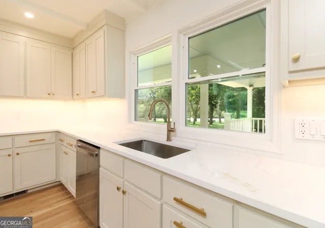 Photo 3 of Single family home for sale at 100 Williamsburg Ln, Athens, GA 30605 | MLS# 10818193 | Listing updated on 2026-10-27