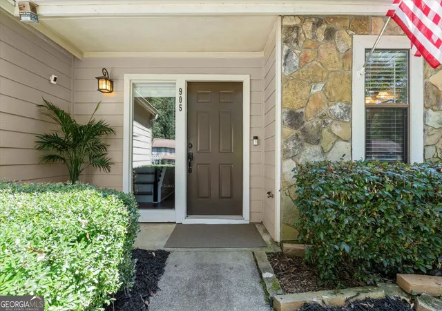 Photo 2 of Single family home for sale at 905 Laurel Ml Dr, Roswell, GA 30076 | MLS# 10842875 | Listing updated on 2026-09-18