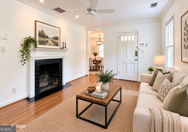 Photo 4 of Single family home for sale at 463 Lynnhaven Dr Sw, Atlanta, GA 30310 | MLS# 10833463 | Listing updated on 2026-09-11