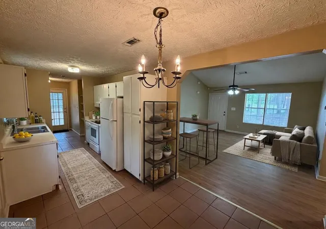 Photo 3 of Single family home for sale at 122 Oriole Dr, Jonesboro, GA 30238 | MLS# 10852530 | Listing updated on 2026-10-07