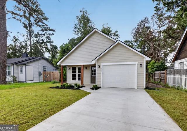Photo 3 of Single family home for sale at 703 E Adair St, Valdosta, GA 31601 | MLS# 10830212 | Listing updated on 2026-09-19