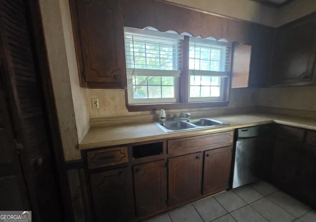 Photo 3 of Single family home for sale at 401 E Howard St, Wrens, GA 30833 | MLS# 10844372 | Listing updated on 2026-09-14