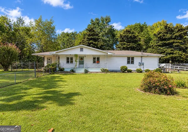 Photo 1 of Single family home for sale at 163 Gordon Hwy SW, Milledgeville, GA 31061 | MLS# 10852044 | Listing updated on 2026-10-08