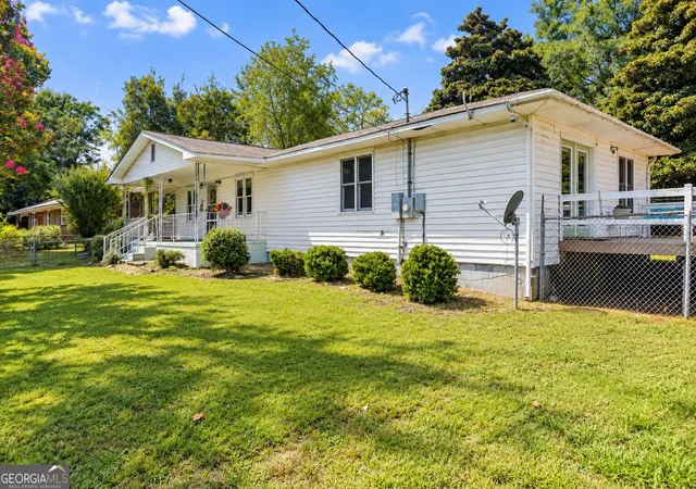 Photo 3 of Single family home for sale at 163 Gordon Hwy SW, Milledgeville, GA 31061 | MLS# 10852044 | Listing updated on 2026-10-08