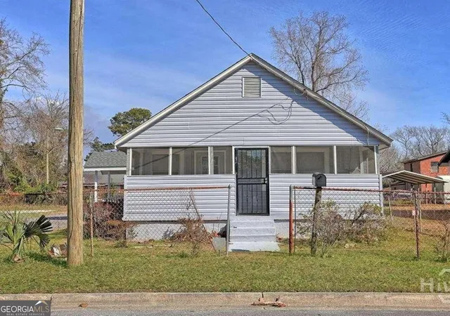 Photo 1 of Single family home for sale at 2114 Weldon St, Savannah, GA 31415 | MLS# 10842270 | Listing updated on 2026-09-19
