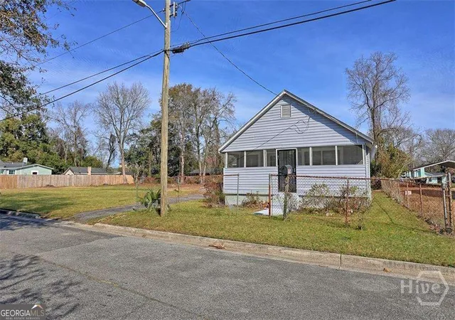 Photo 2 of Single family home for sale at 2114 Weldon St, Savannah, GA 31415 | MLS# 10842270 | Listing updated on 2026-09-19
