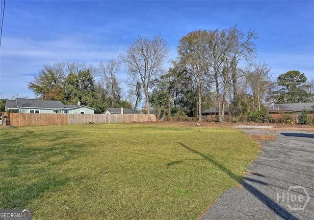 Photo 3 of Single family home for sale at 2114 Weldon St, Savannah, GA 31415 | MLS# 10842270 | Listing updated on 2026-09-19
