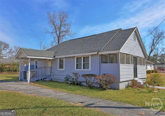Photo 3 of Single family home for sale at 2114 Weldon St, Savannah, GA 31415 | MLS# 10842270 | Listing updated on 2026-09-19