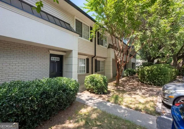 Photo 2 of Townhouse for sale at 6940 Roswell Rd #B3, Sandy Springs, GA 30328 | MLS# 10839652 | Listing updated on 2026-09-10