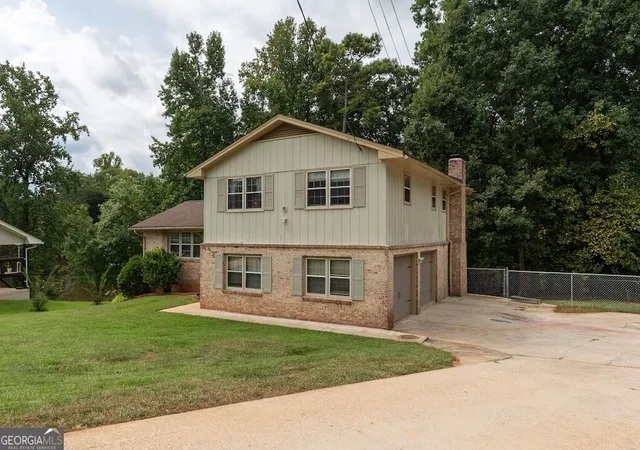 Photo 2 of Single family home for sale at 539 Fond Du Lac Dr, Stone Mountain, GA 30088 | MLS# 10844414 | Listing updated on 2026-09-15