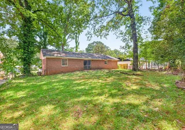 Photo 3 of Sale Pending at 526 Stonewood Dr, Stone Mountain, GA 30087 | MLS# 10841805 | Listing updated on 2026-09-10