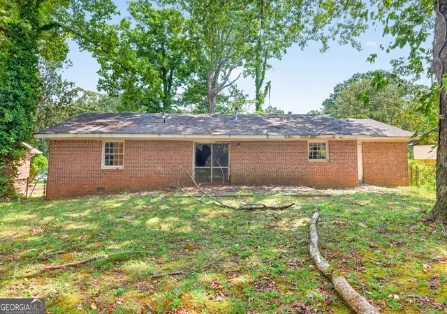 Photo 4 of Sale Pending at 526 Stonewood Dr, Stone Mountain, GA 30087 | MLS# 10841805 | Listing updated on 2026-09-10