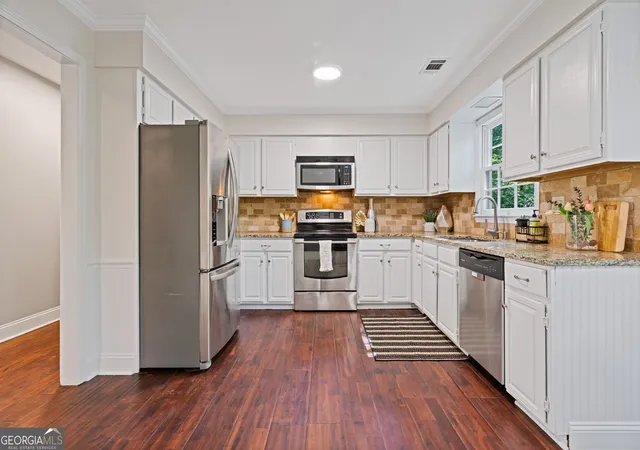 Photo 2 of Single family home for sale at 3752 Frederica Rd Nw, Berkeley Lake, GA 30096 | MLS# 10839670 | Listing updated on 2026-09-17
