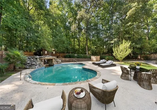 Photo 2 of Single family home for sale at 405 Island Cove Dr, Newnan, GA 30263 | MLS# 10833132 | Listing updated on 2026-10-06