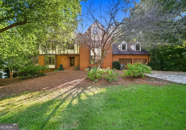 Photo 1 of Single family home for sale at 3335 Trails End Rd Ne, Roswell, GA 30075 | MLS# 10843996 | Listing updated on 2026-10-03