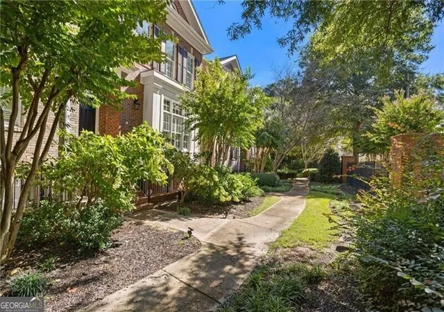 Photo 2 of Townhouse for sale at 4292 Kingston Gate Cvs, Atlanta, GA 30341 | MLS# 10848050 | Listing updated on 2026-09-19