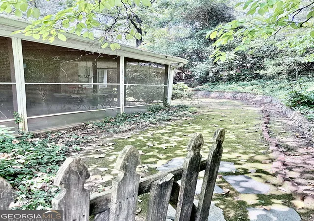Photo 3 of Sale Pending at 7 Townview Rd Se, Rome, GA 30161 | MLS# 10840300 | Listing updated on 2026-09-05