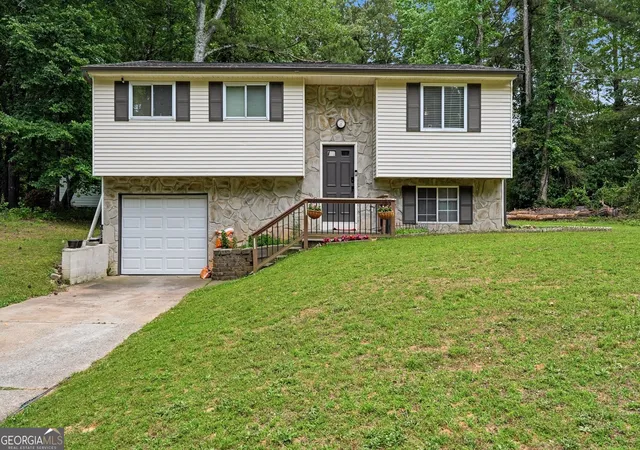 Photo 2 of Single family home for sale at 3775 Somerset Dr Sw, Marietta, GA 30064 | MLS# 10769019 | Listing updated on 2026-09-04