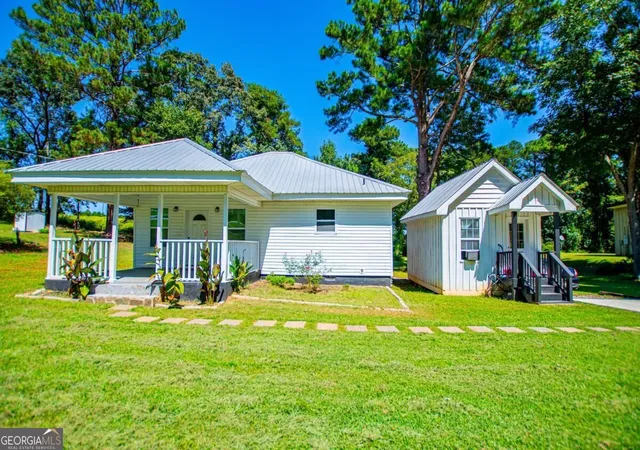 Photo 1 of Single family home for sale at 405 Old Bremen Rd, Carrollton, GA 30117 | MLS# 10848341 | Listing updated on 2026-09-17