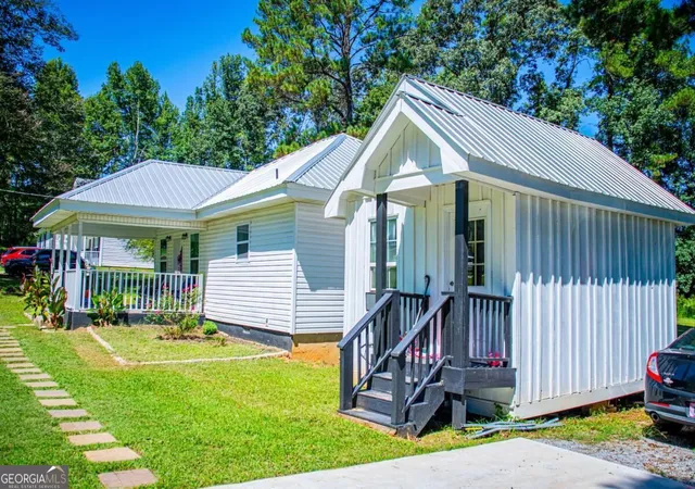 Photo 2 of Single family home for sale at 405 Old Bremen Rd, Carrollton, GA 30117 | MLS# 10848341 | Listing updated on 2026-09-17