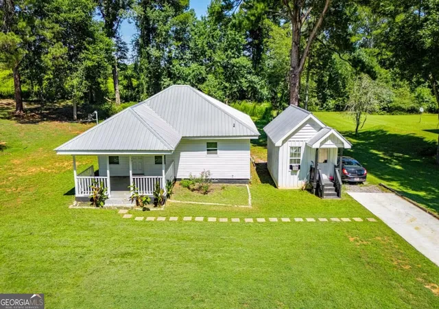 Photo 3 of Single family home for sale at 405 Old Bremen Rd, Carrollton, GA 30117 | MLS# 10848341 | Listing updated on 2026-09-17