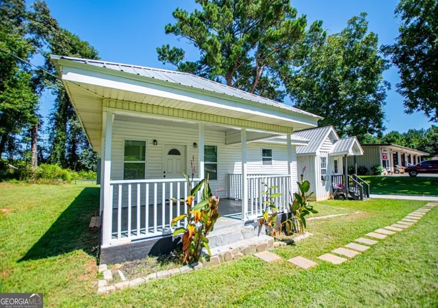 Photo 4 of Single family home for sale at 405 Old Bremen Rd, Carrollton, GA 30117 | MLS# 10848341 | Listing updated on 2026-09-17