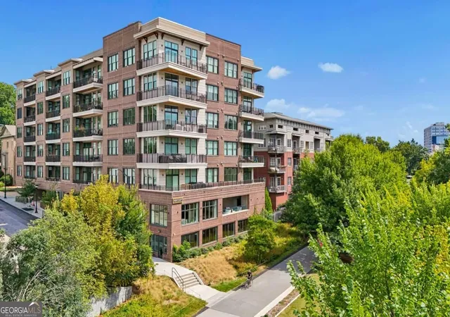 Listing Photo 3 - Condo for sale in building located at 675 Drewry St Ne, Atlanta, GA 30306 - Unit #402