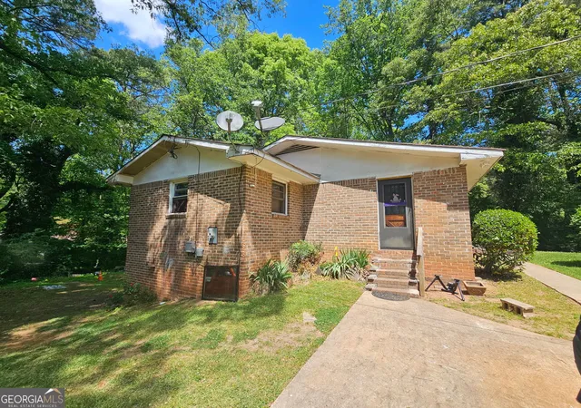 Photo 2 of Sale Pending at 130 Ashland Dr, Stockbridge, GA 30281 | MLS# 10847687 | Listing updated on 2026-09-24
